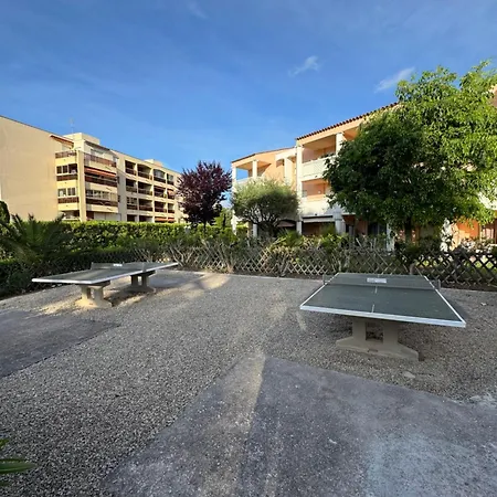 Cosy Avec Terrasse Apartamento Vallauris